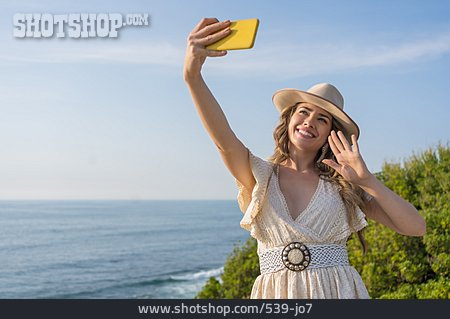 
                Frau, Urlaub, Selfie                   