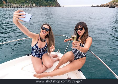 
                Yacht, Sommerurlaub, Bootsausflug, Selfie                   