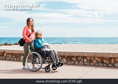 
                Urlaub, Rollstuhl, Gehbehindert, Rollstuhlfahrerin                   