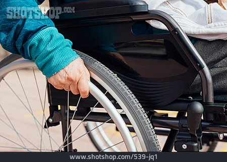 
                Rollstuhl, Gehbehindert, Rollstuhlfahrerin                   
