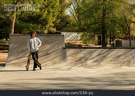 
                Halfpipe, Skateboarder, Skatepark                   