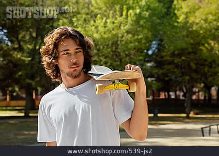 
                Junger Mann, Skater, Skateboard                   