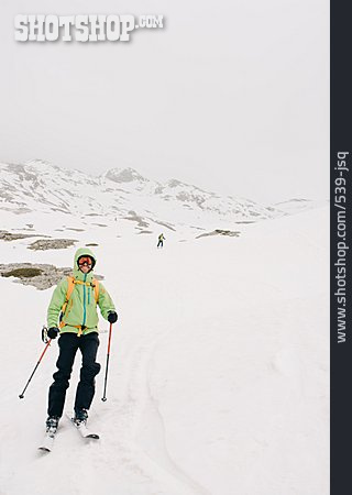 
                Wintersport, Skifahren, Pyrenäen, Navarra                   