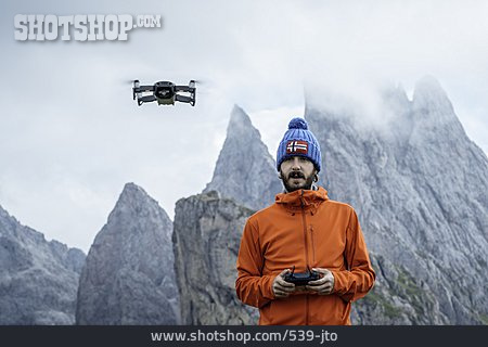 
                Drohne, Ferngesteuert, Drohnenflug                   