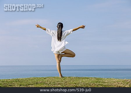 
                Küste, Freiheit, Balance, Outdoor Yoga                   