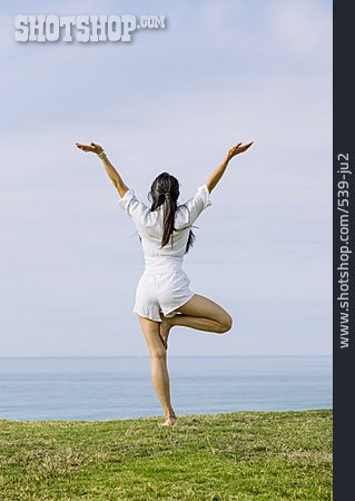 
                Entspannung, Balance, Vrksasana, Outdoor Yoga                   