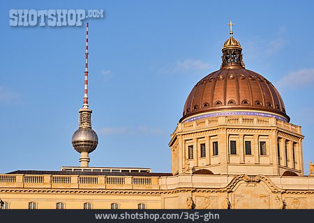 
                Fernsehturm, Berliner Schloss                   