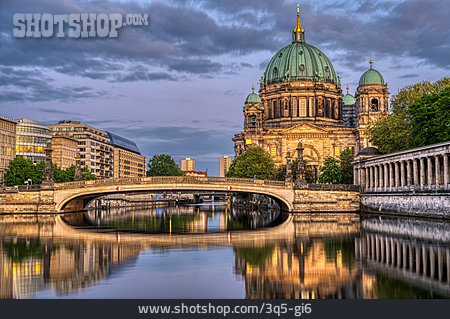 
                Berlin, Berliner Dom, Spree, Museumsinsel                   