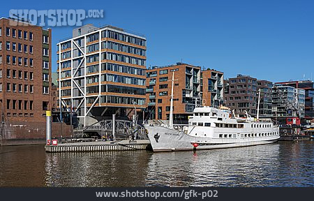 
                Hamburg, Binnenschiff, Sandtorhafen                   
