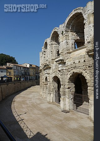 
                Amphitheater Von Arles                   