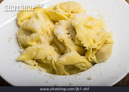 
                Tortellini, Hausgemacht, Parmigiano                   