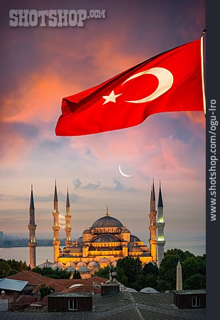 
                Sultan-ahmed-moschee, Nationalflagge, Istanbul                   