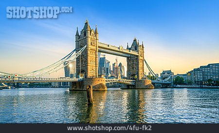 
                Tower Bridge, London, Themse                   