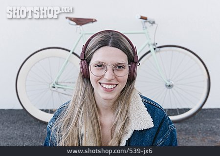 
                Fahrrad, Style, Fahrradfahrerin, Musik Hören                   