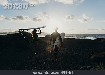 
                Paar, Abendstimmung, Surfer, Surfbrett                   