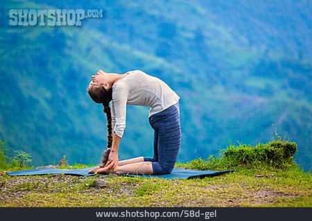 
                Yoga, Rückbeuge, Flexibilität, Ustrasana                   