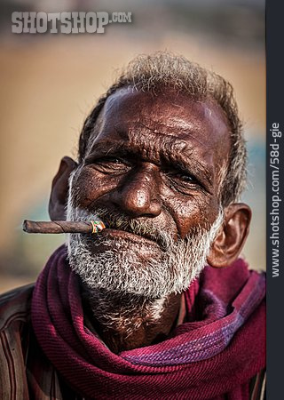 
                Rauchen, Porträt, Inder                   