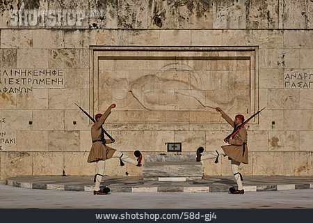 
                Athen, Syntagma-platz, Wachablösung                   