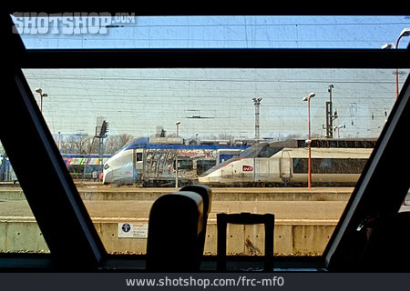 
                Zug, Bahnhof, Abreise                   