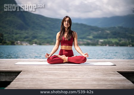 
                Meditation, Naturnah, Achtsamkeit, Outdoor Yoga                   