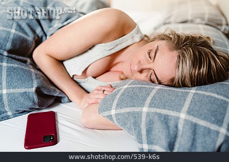 
                Zuhause, Schlaf, Entspannt, Smartphone                   