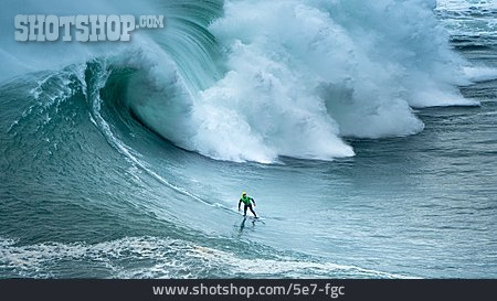 
                Surfen, Riesenwelle, Big Wave Surfing                   