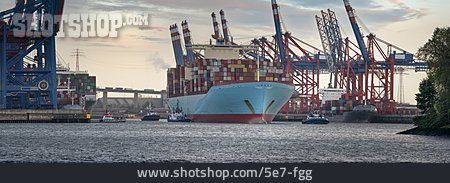 
                Containerschiff, Industriehafen                   