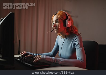 
                Zuhause, Computer, Online, Gamerin                   
