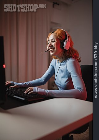 
                Pc, Zocken, Headset, Online, Computerspiel, Gamerin                   