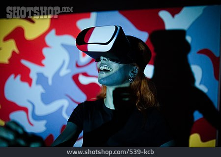 
                Virtuelle Realität, Videospiel, Videobrille, Videoprojektion                   