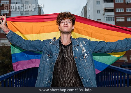 
                Junger Mann, Selbstbewusst, Homosexuell, Regenbogenfahne, Lgbt                   