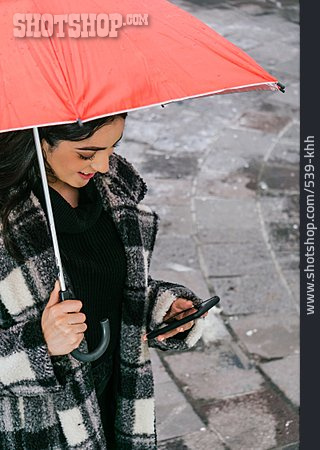 
                Mobile Kommunikation, Wetter, Regen, Regenschirm                   