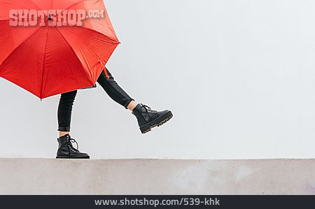 
                Spaziergang, Regenschirm, Balancieren                   