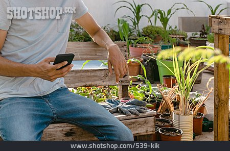 
                Gärtner, Smartphone, Dachgarten, Urban Gardening                   