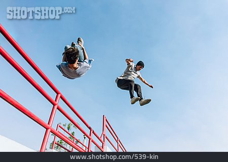
                Luftsprung, Parkour, Salto, Akrobatisch                   
