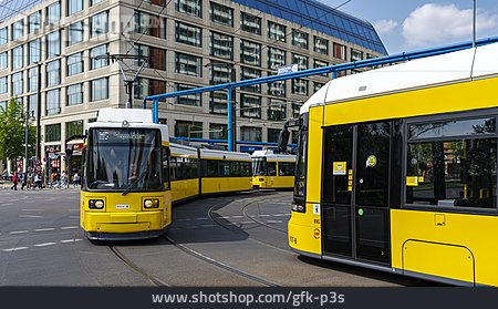
                Straßenbahn, öffentlicher Nahverkehr, Stadtverkehr                   