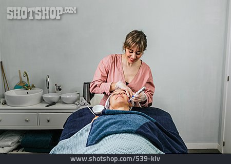 
                Kosmetikerin, Mikrodermabrasion, Beauty Salon                   