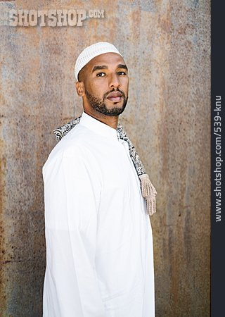 
                Muslim, Porträt, Gebetsteppich                   