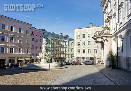 
                Altstadt, Passau, Residenzplatz                   
