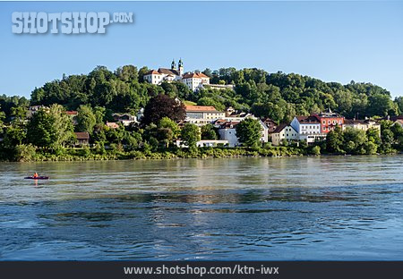
                Passau, Inn                   