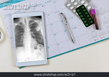
                Röntgenbild, Kardiologie, Herzschrittmacher                   