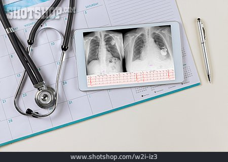 
                Röntgenbild, Kardiologie, Kardiogramm, Herzschrittmacher                   