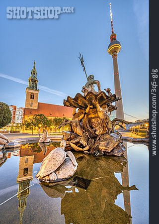 
                Berlin, Neptunbrunnen, Schloßplatz                   