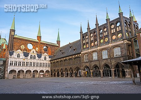 
                Lübecker Rathaus                   