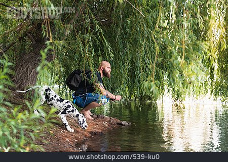 
                Mann, Hund, Ufer, Wanderung                   
