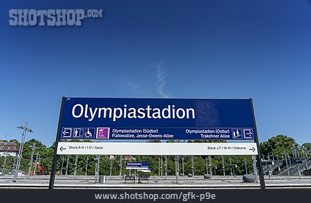 
                Berlin, Olympiastadion, Station                   
