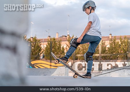 
                Junge, Freizeit, Skateboard, Schutzhelm                   