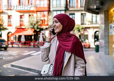 
                Telefonieren, Kopftuch, Smartphone, Muslimin                   