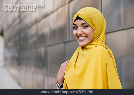 
                Frau, Lächeln, Porträt, Hidschab                   