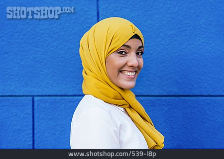 
                Lächeln, Porträt, Muslimin, Hidschab                   